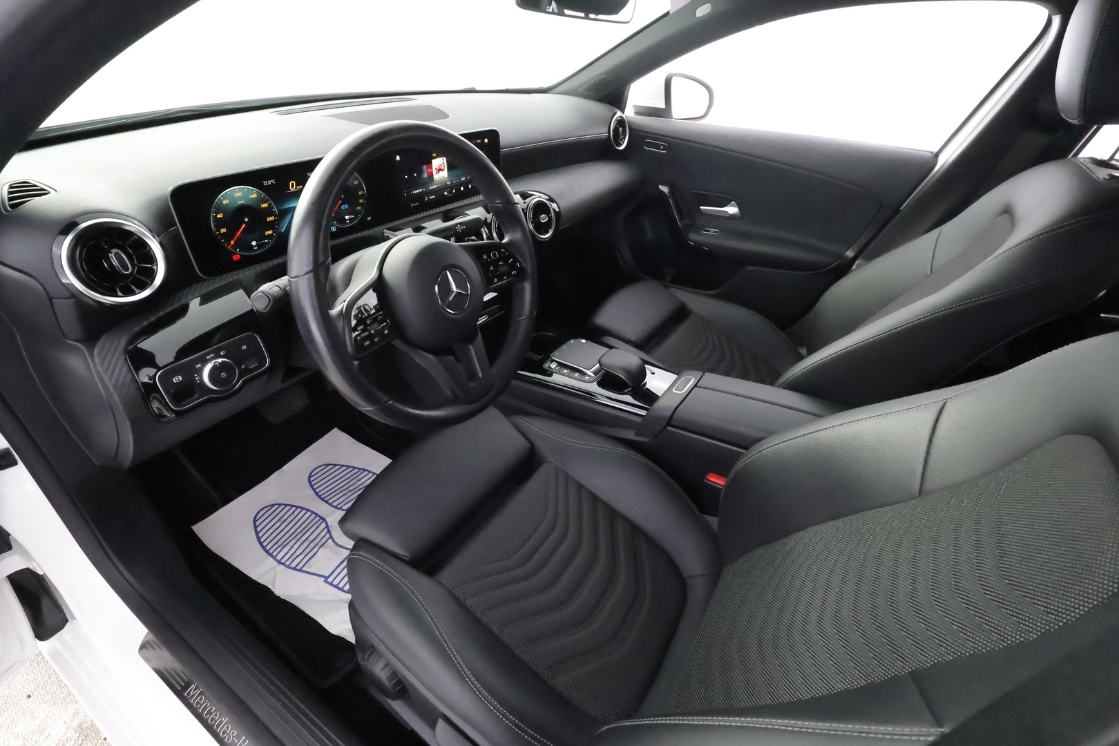 MERCEDES-BENZ A 2021