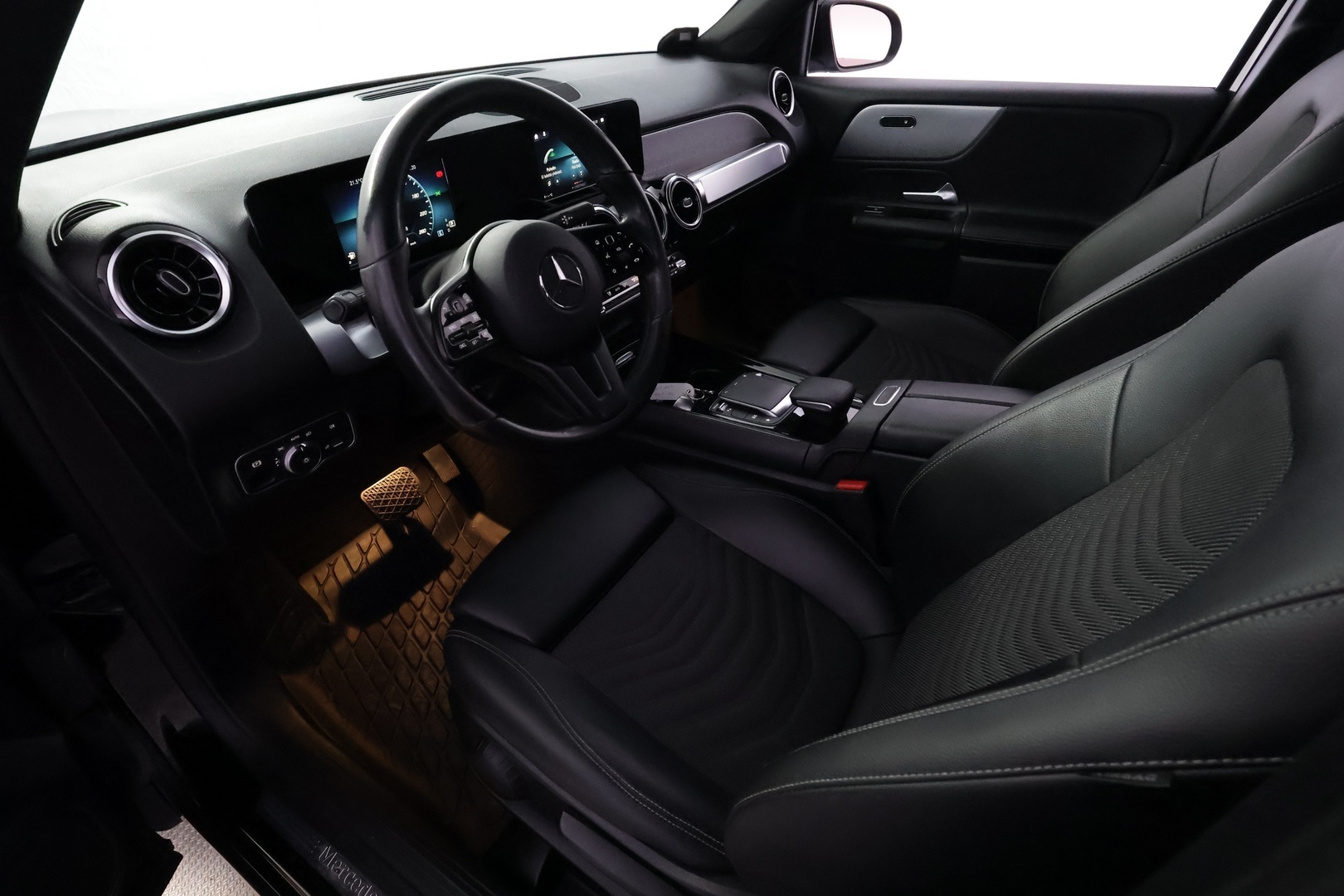 MERCEDES-BENZ GLB 2021