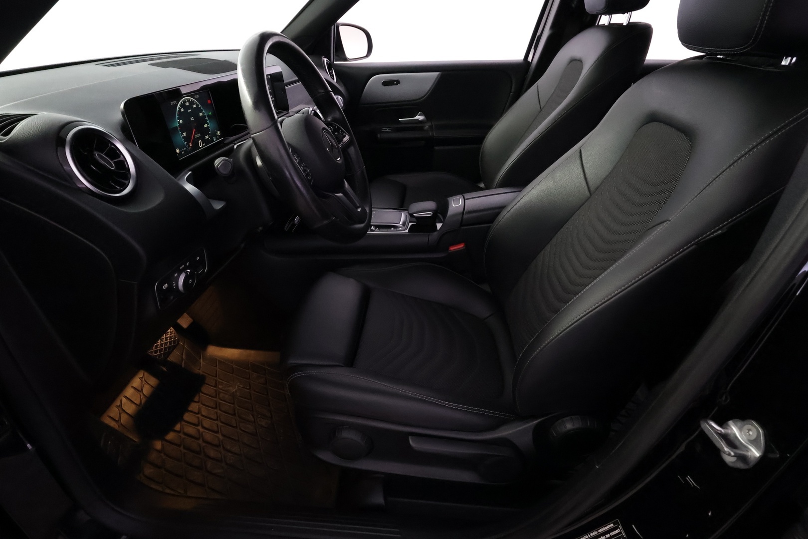 MERCEDES-BENZ GLB 2021