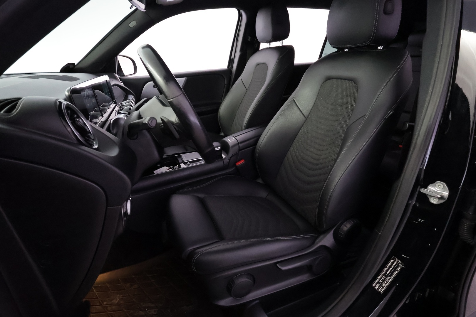 MERCEDES-BENZ GLB 2021