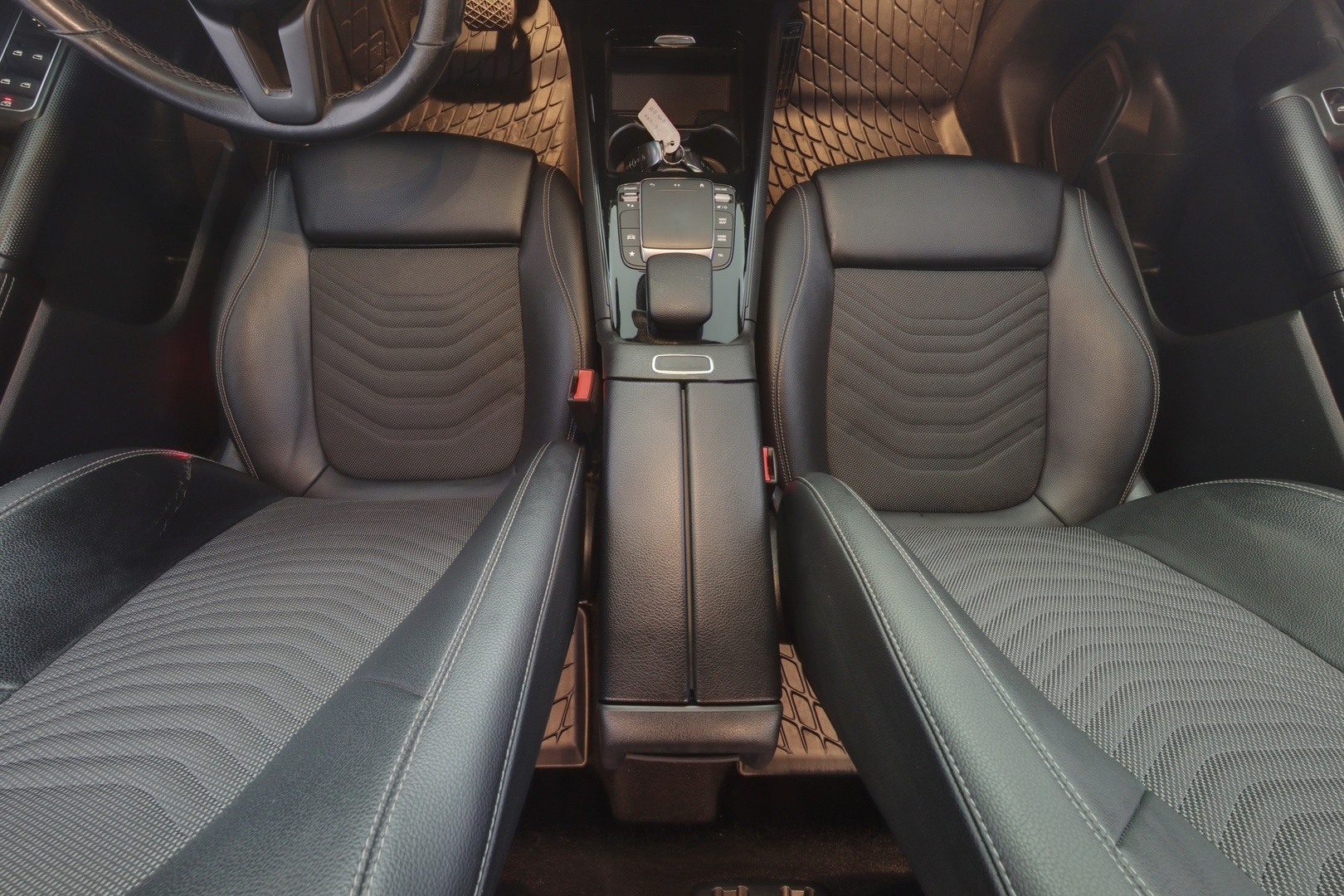 MERCEDES-BENZ GLB 2021
