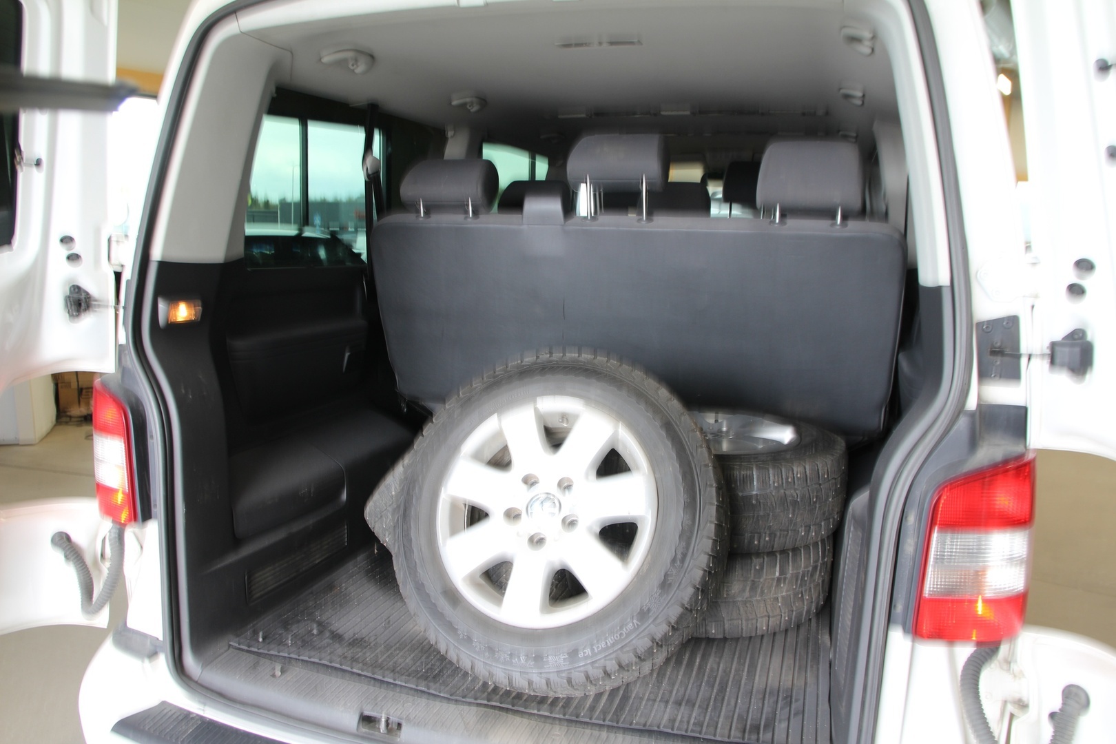 VOLKSWAGEN Caravelle 2014