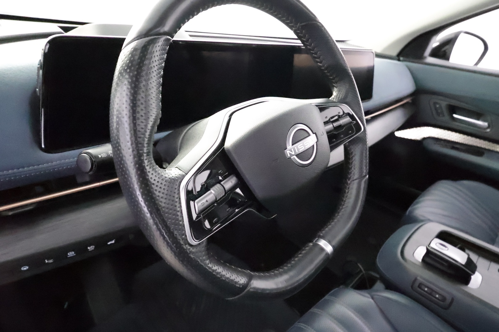 NISSAN Ariya 2023