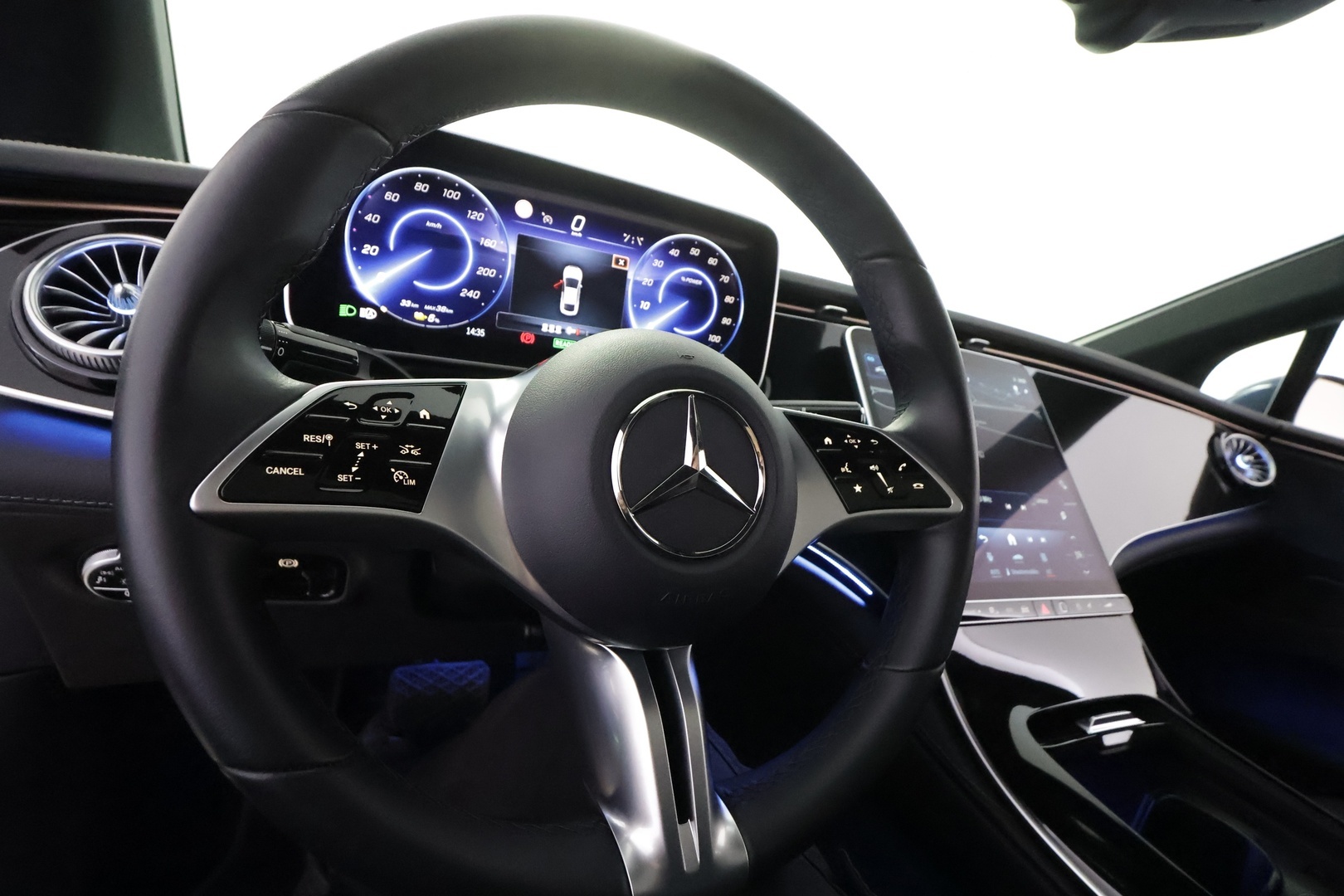 MERCEDES-BENZ EQE 2023