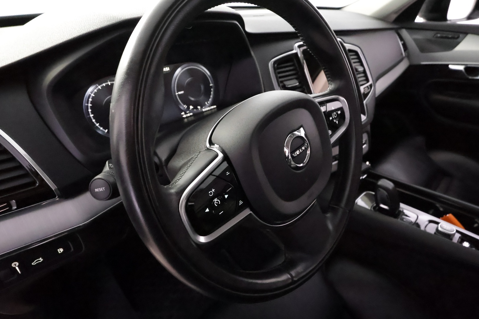 VOLVO XC90 2021