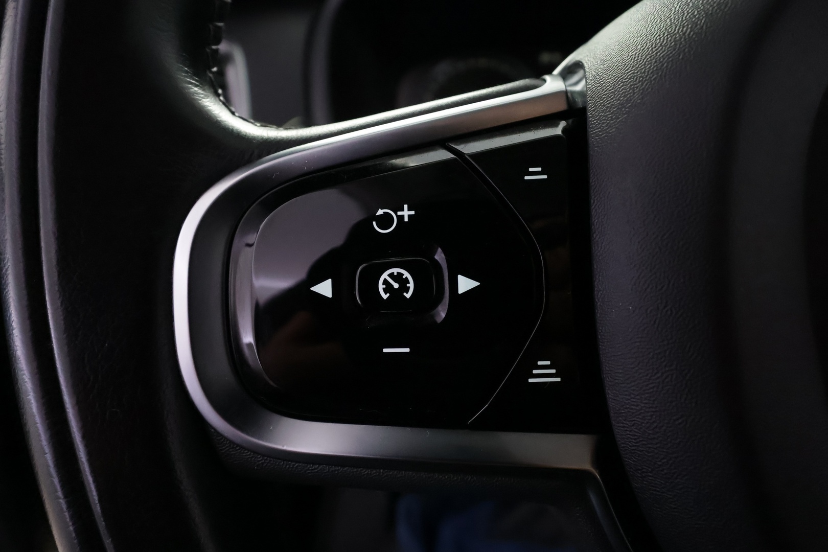 VOLVO XC90 2021