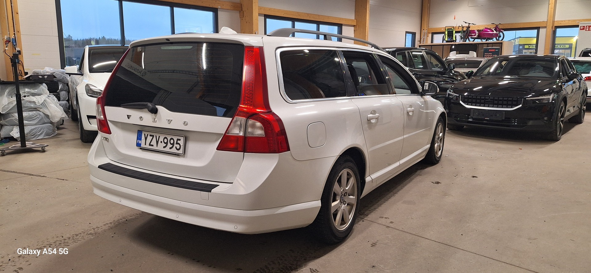 VOLVO V70 2011