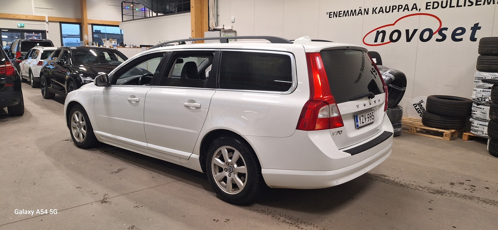 VOLVO V70 2011