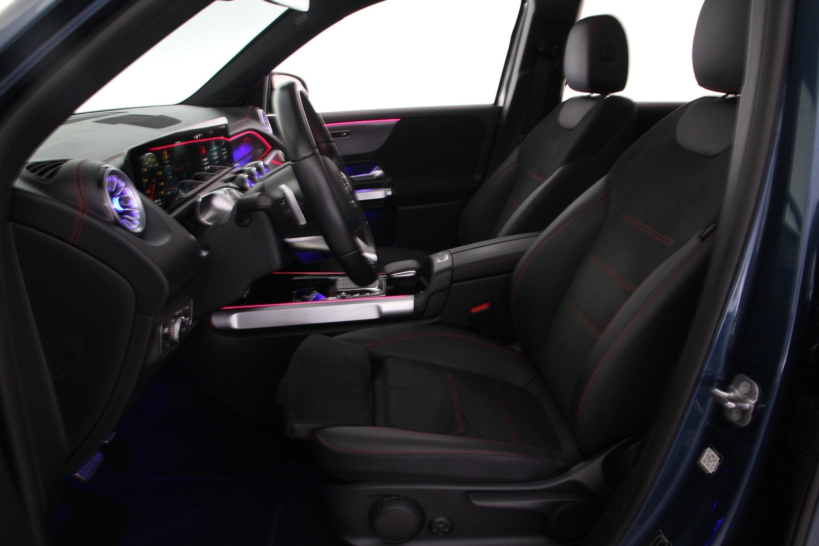 MERCEDES-BENZ EQB 11