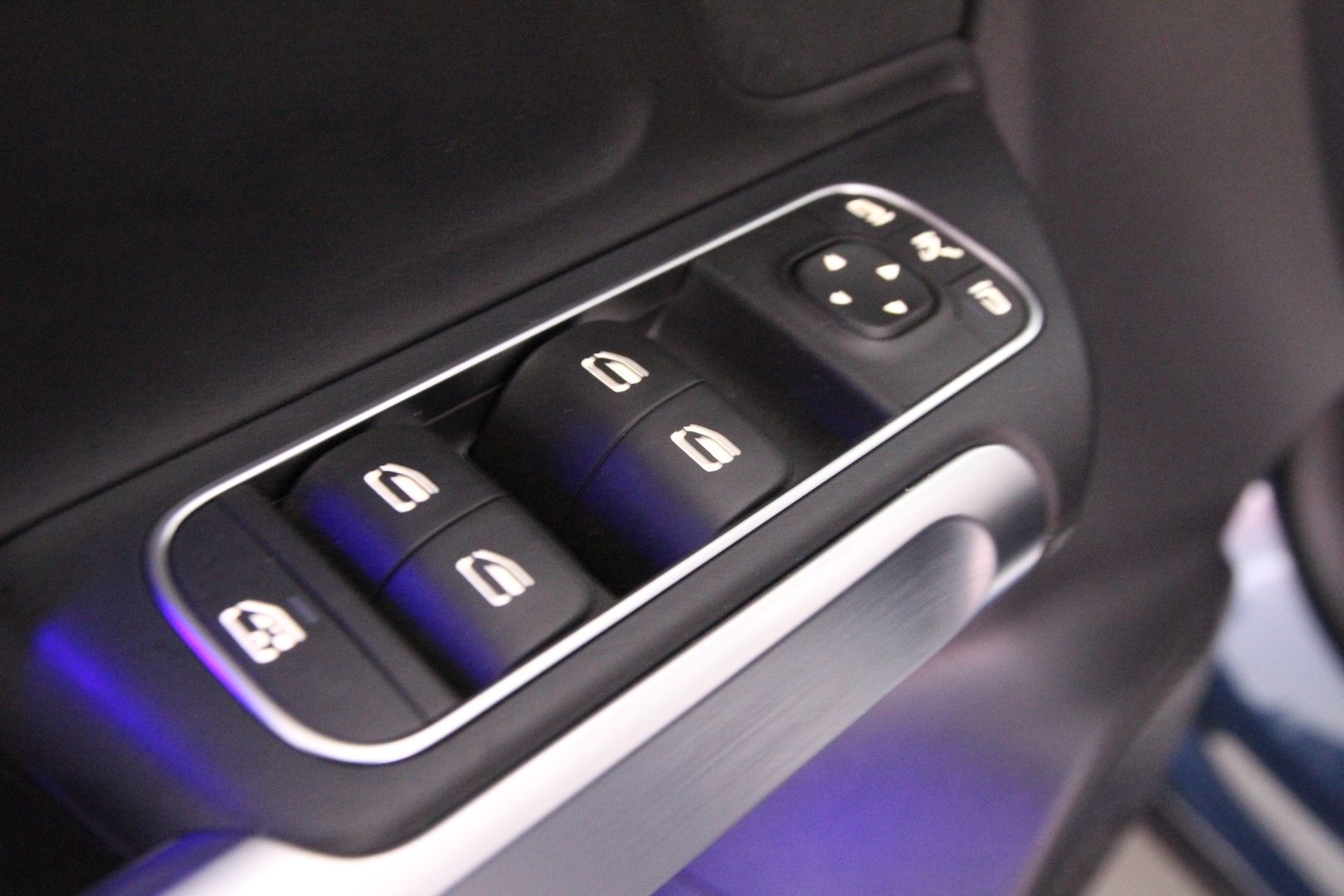 MERCEDES-BENZ EQB 15