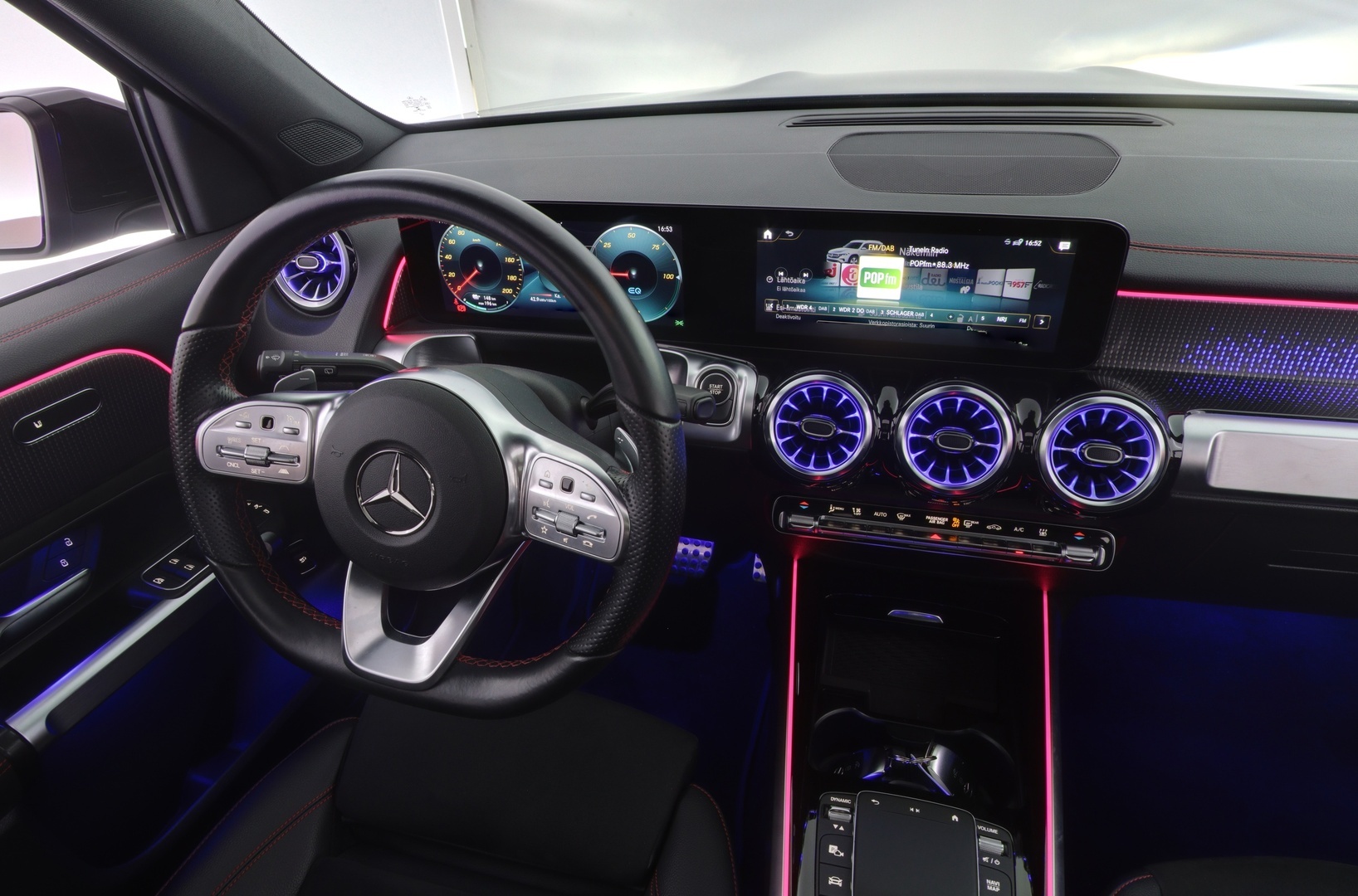 MERCEDES-BENZ EQB 8