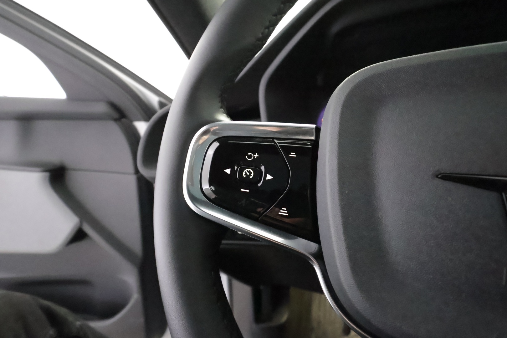 POLESTAR 2 2024