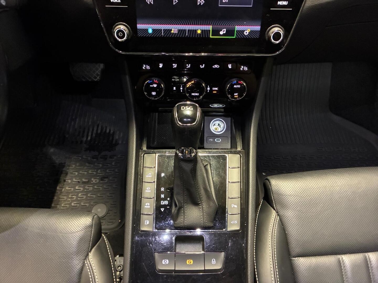 SKODA Superb 13