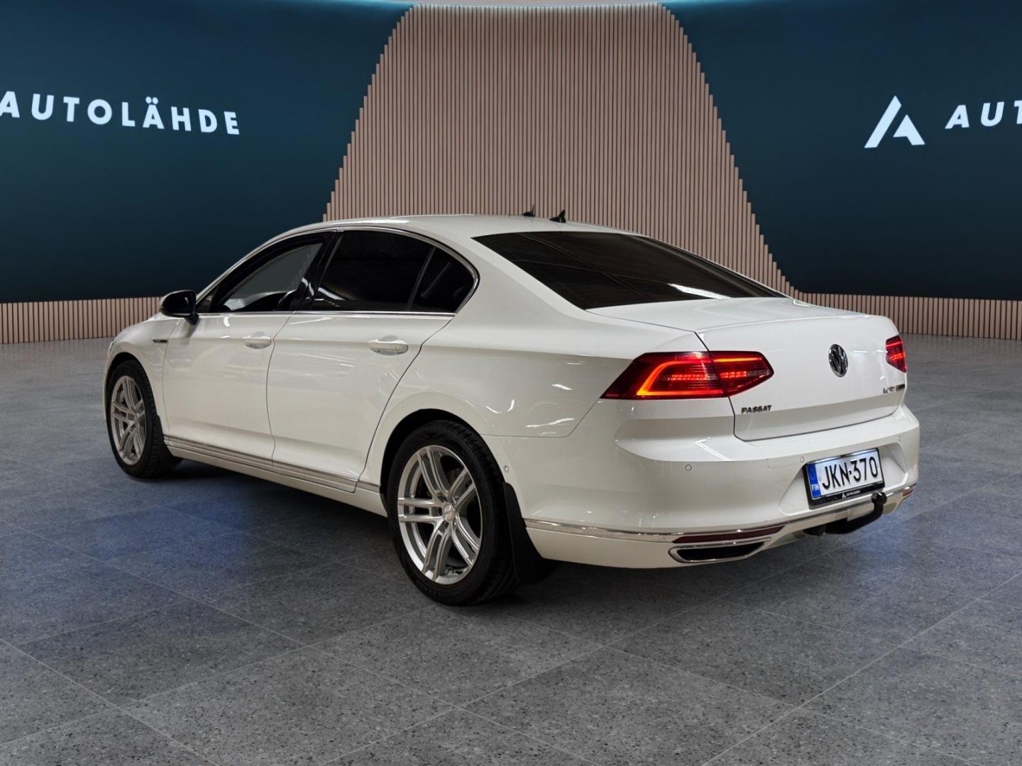VOLKSWAGEN Passat 4