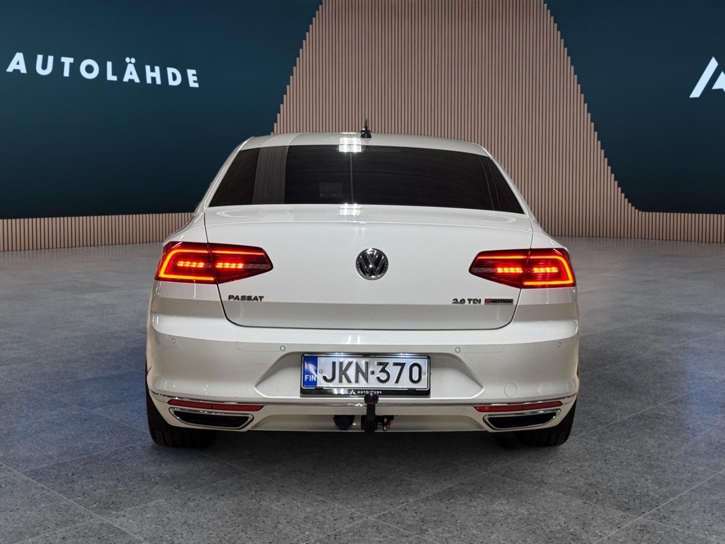 VOLKSWAGEN Passat 5