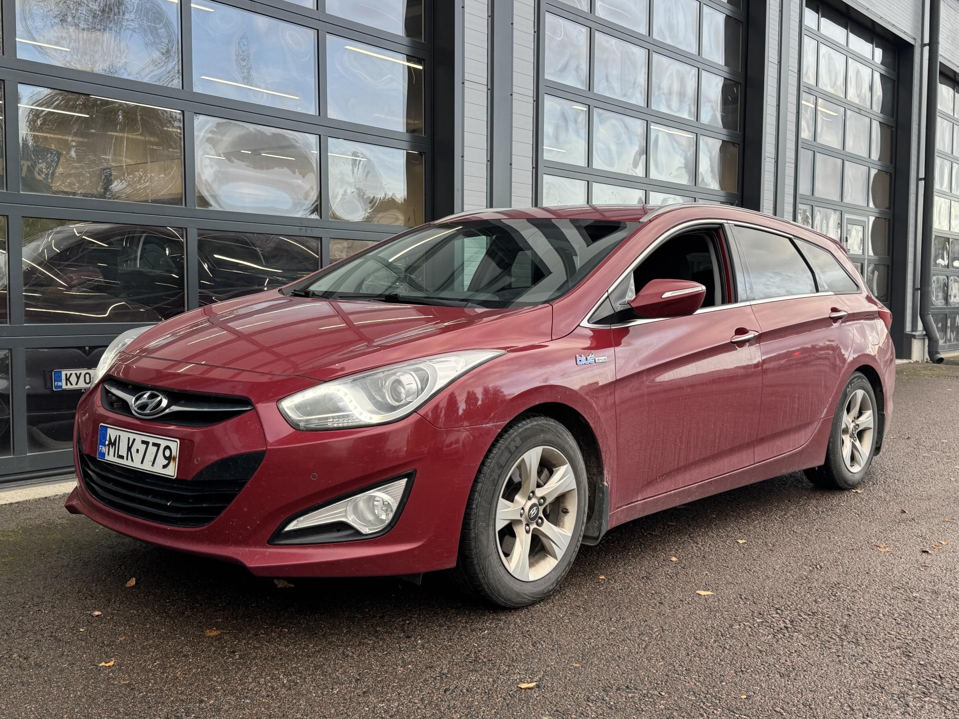 HYUNDAI i40 1