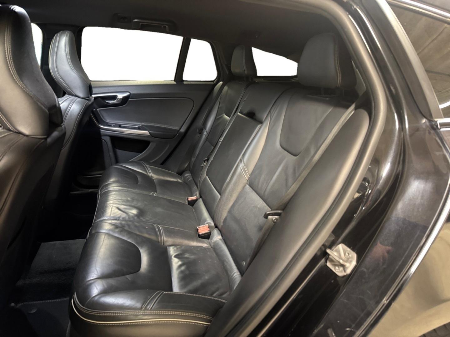 VOLVO V60 10