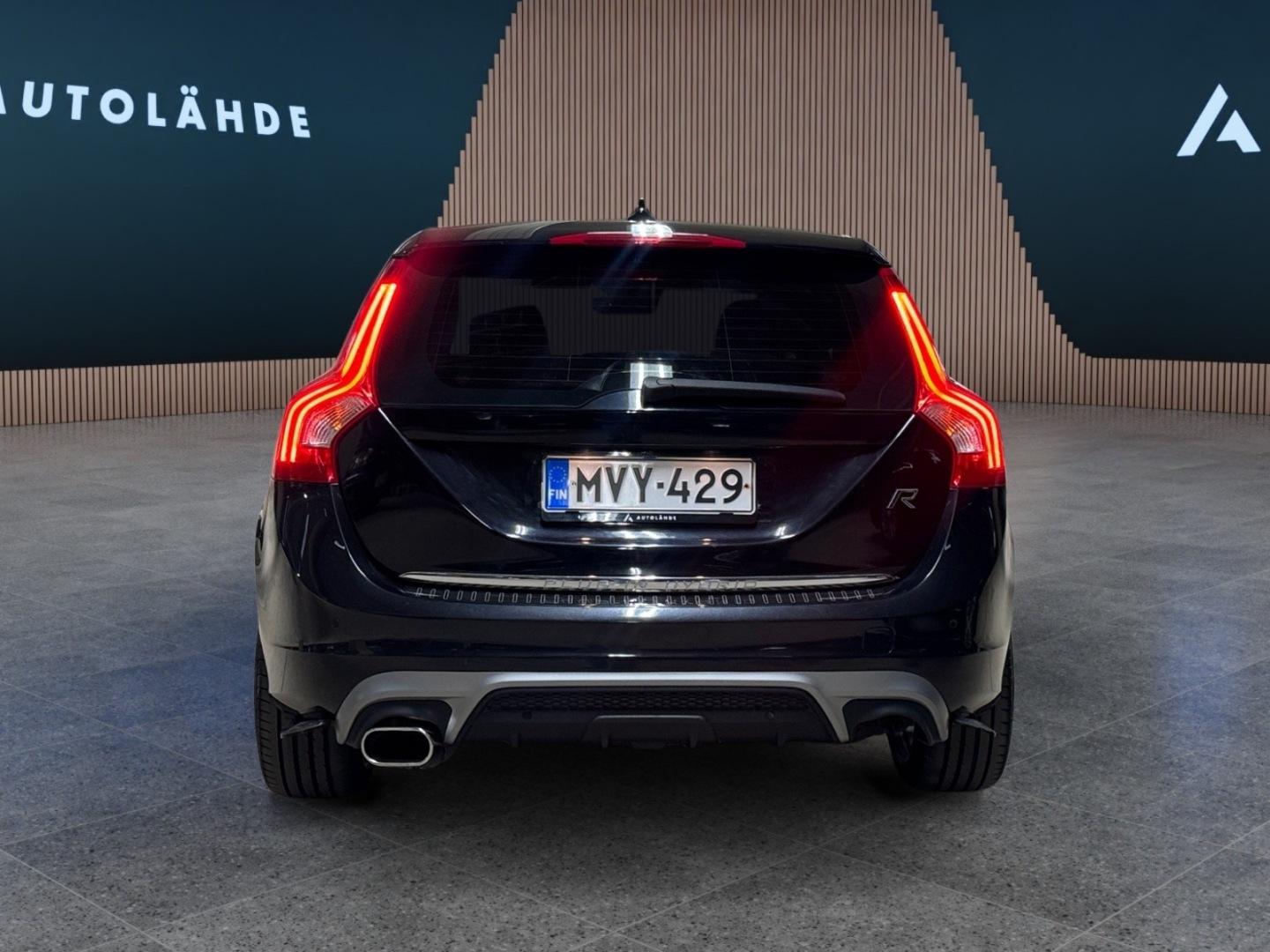 VOLVO V60 5