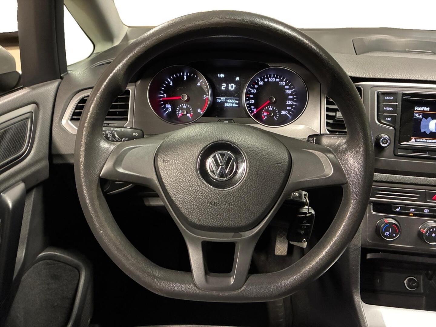 VOLKSWAGEN Golf Sportsvan 13