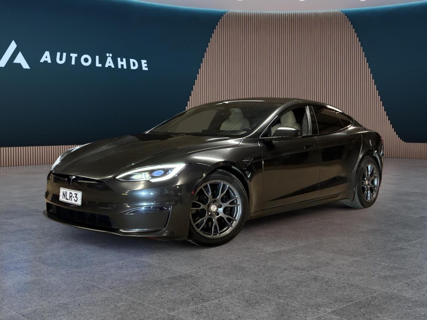 TESLA Model S 1