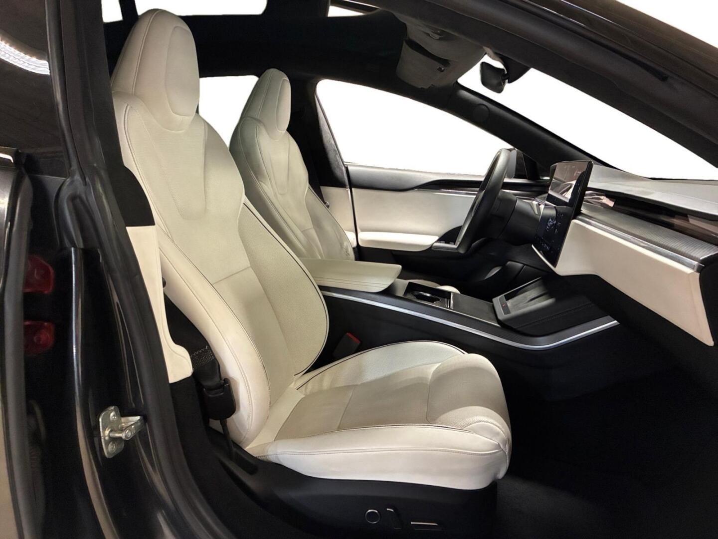 TESLA Model S 10