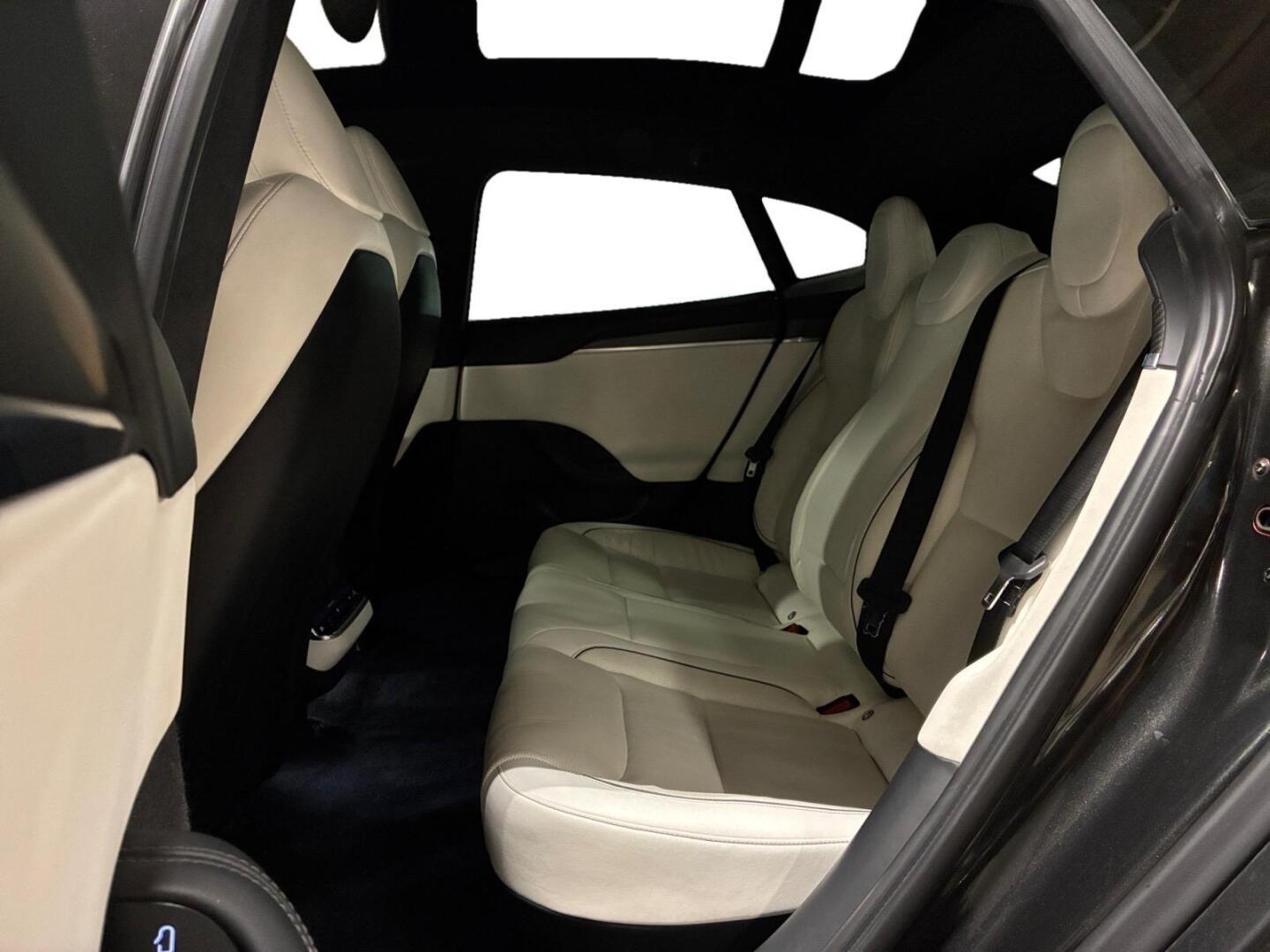 TESLA Model S 11