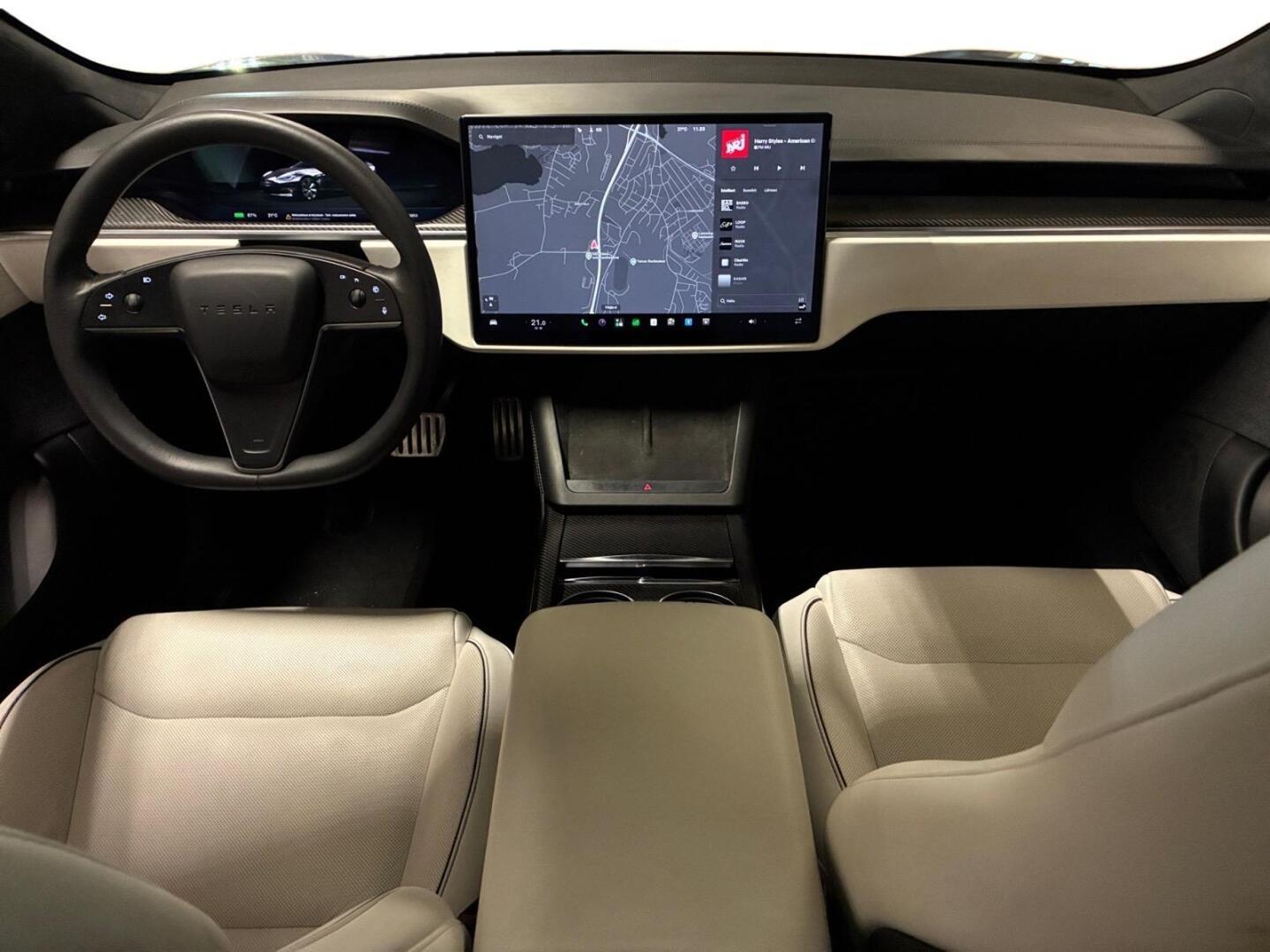 TESLA Model S 12