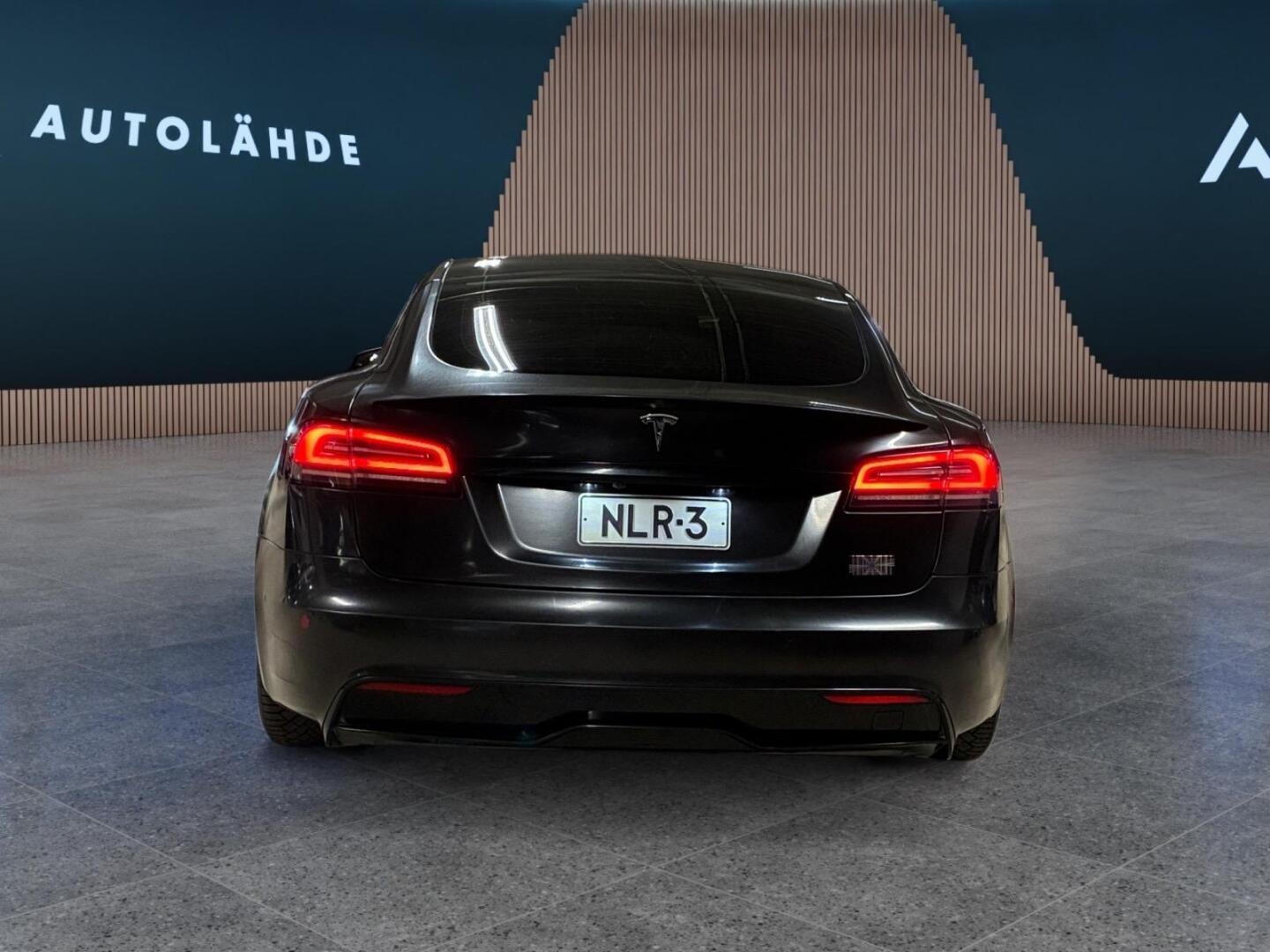 TESLA Model S 5