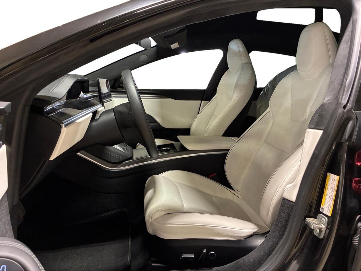 TESLA Model S 9