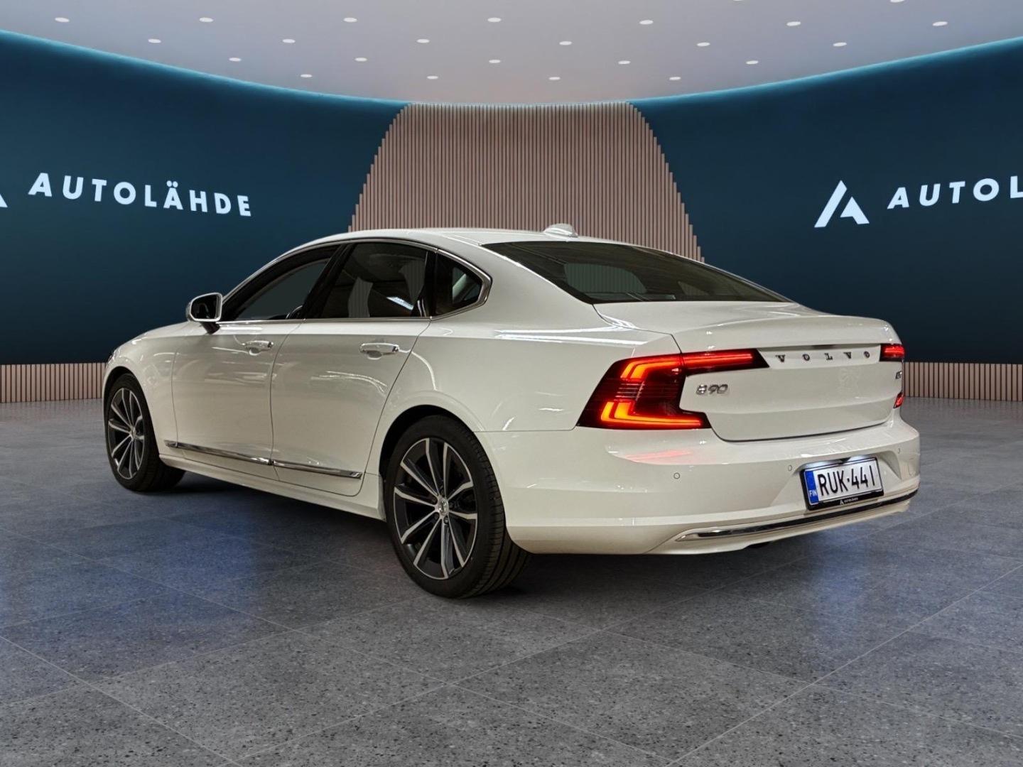 VOLVO S90 4