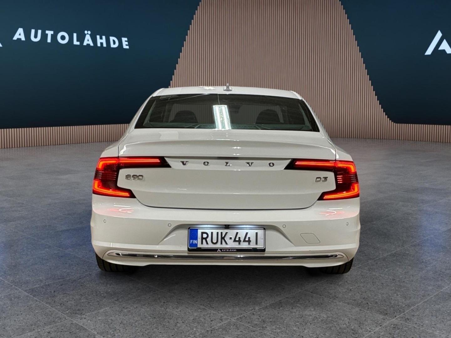 VOLVO S90 5