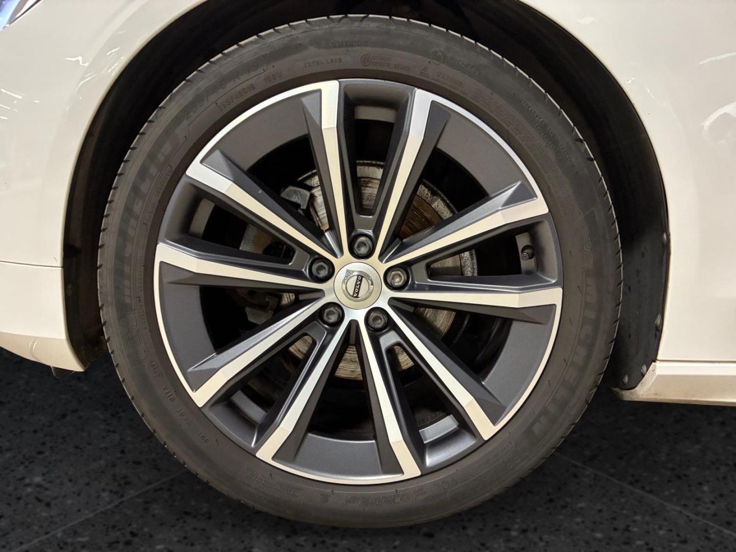 VOLVO S90 7
