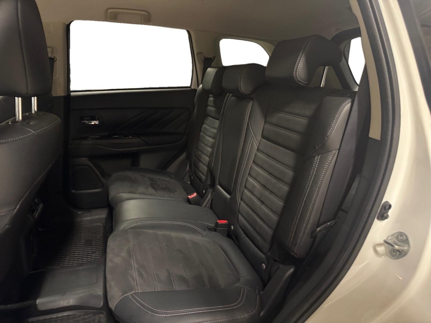 MITSUBISHI Outlander 11