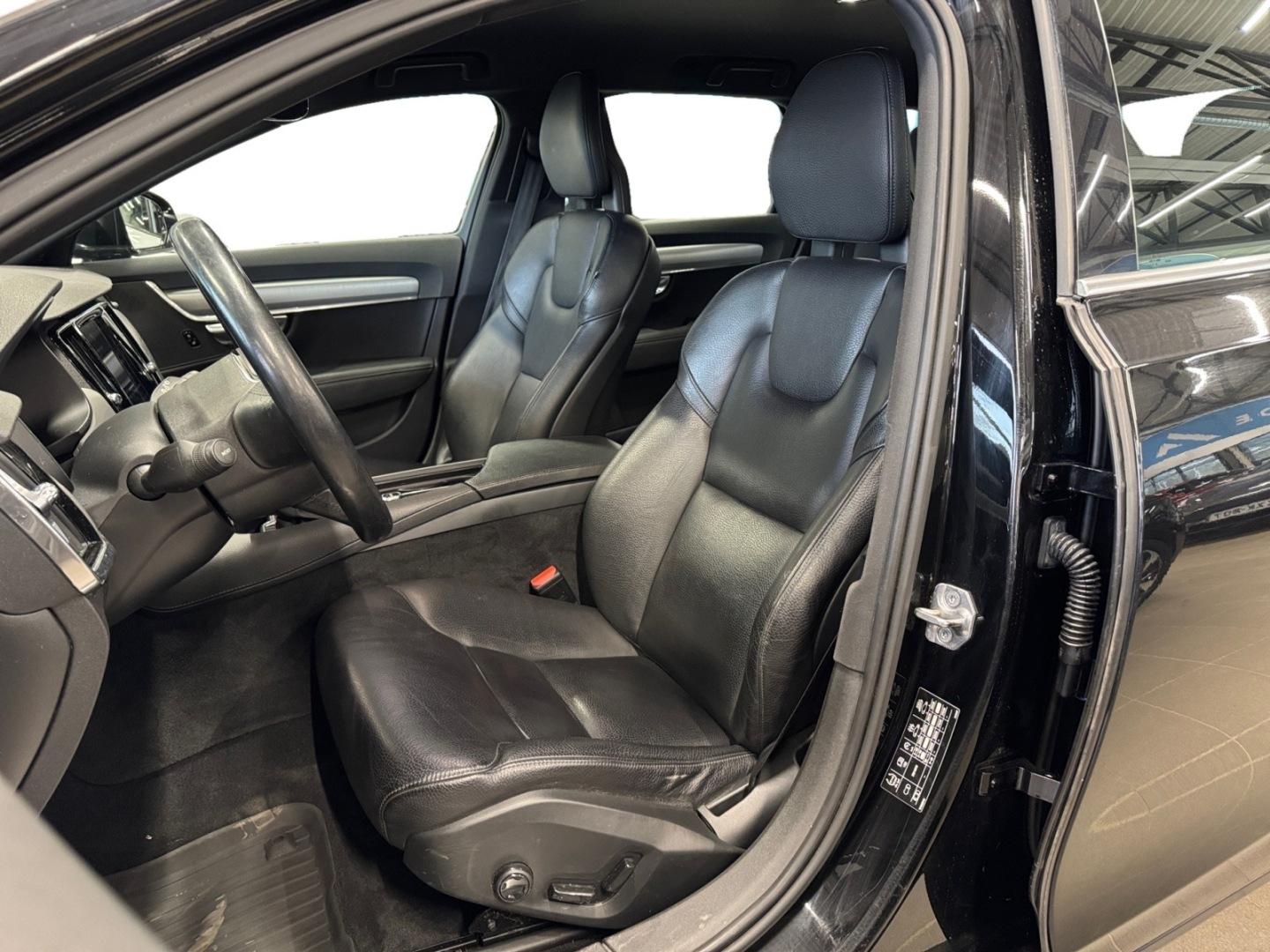 VOLVO V90 9