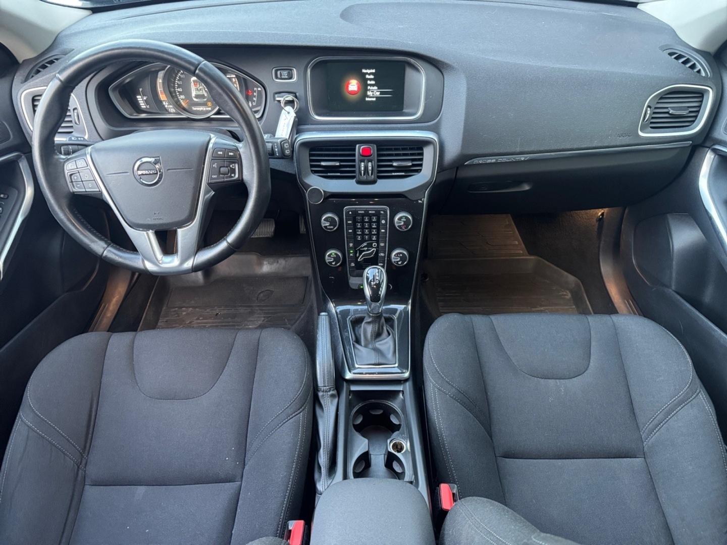 VOLVO V40 Cross Country 11