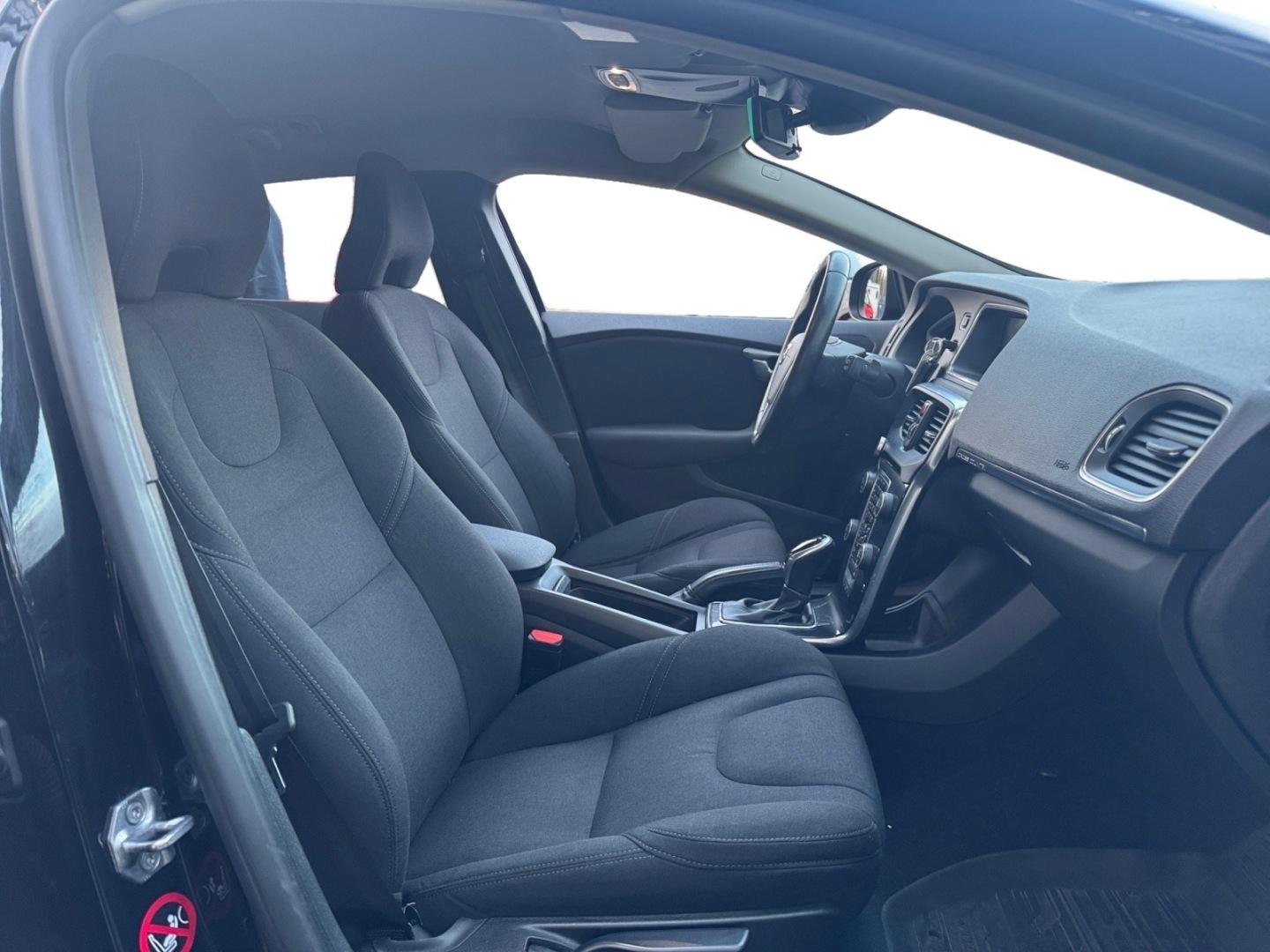 VOLVO V40 Cross Country 9