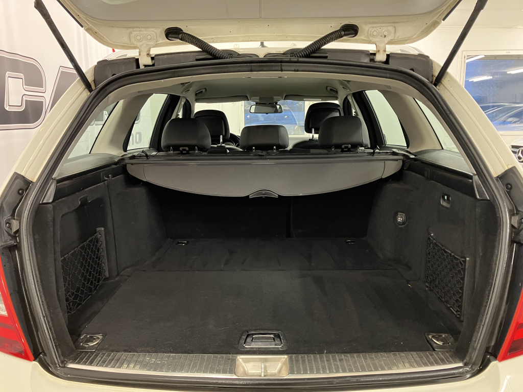 MERCEDES-BENZ C 2011