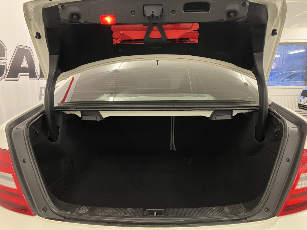 MERCEDES-BENZ C 2012