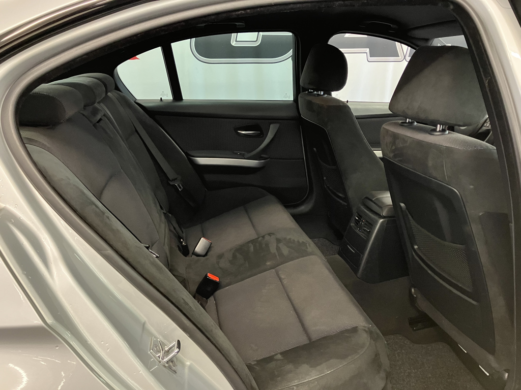 BMW 320 2009