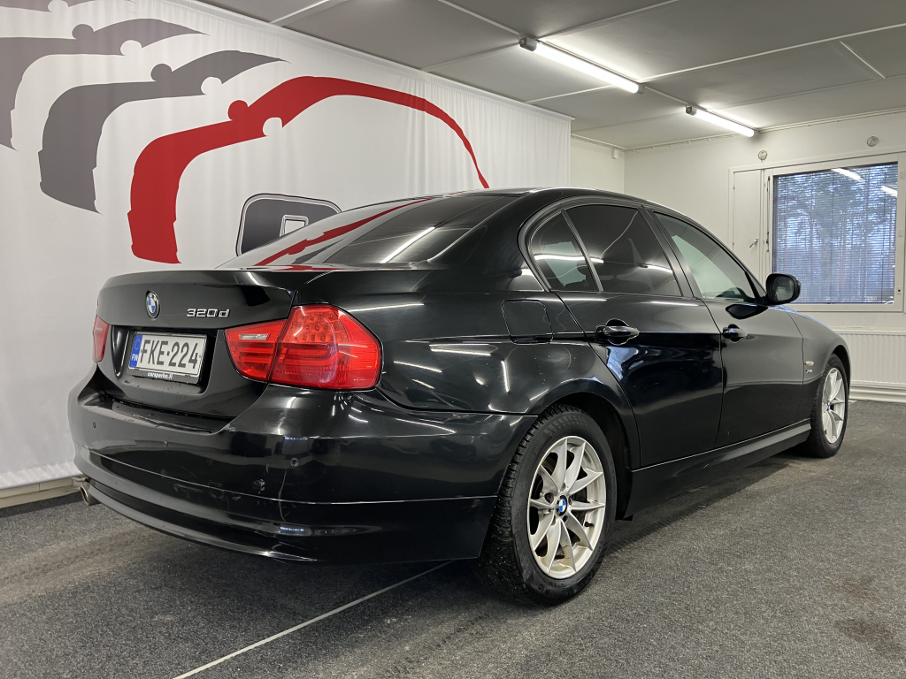 BMW 320 2011