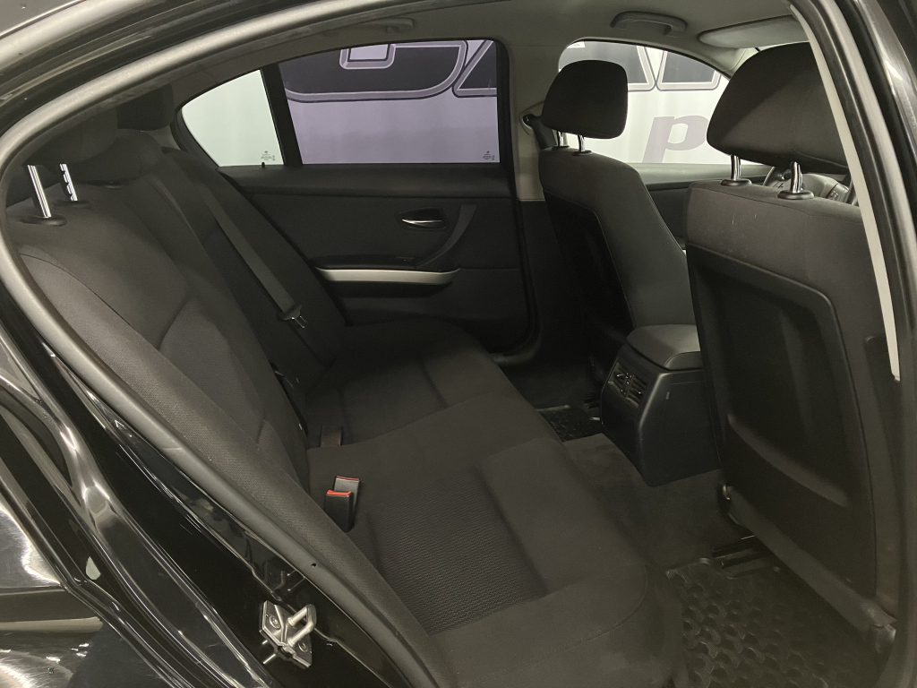 BMW 320 2011