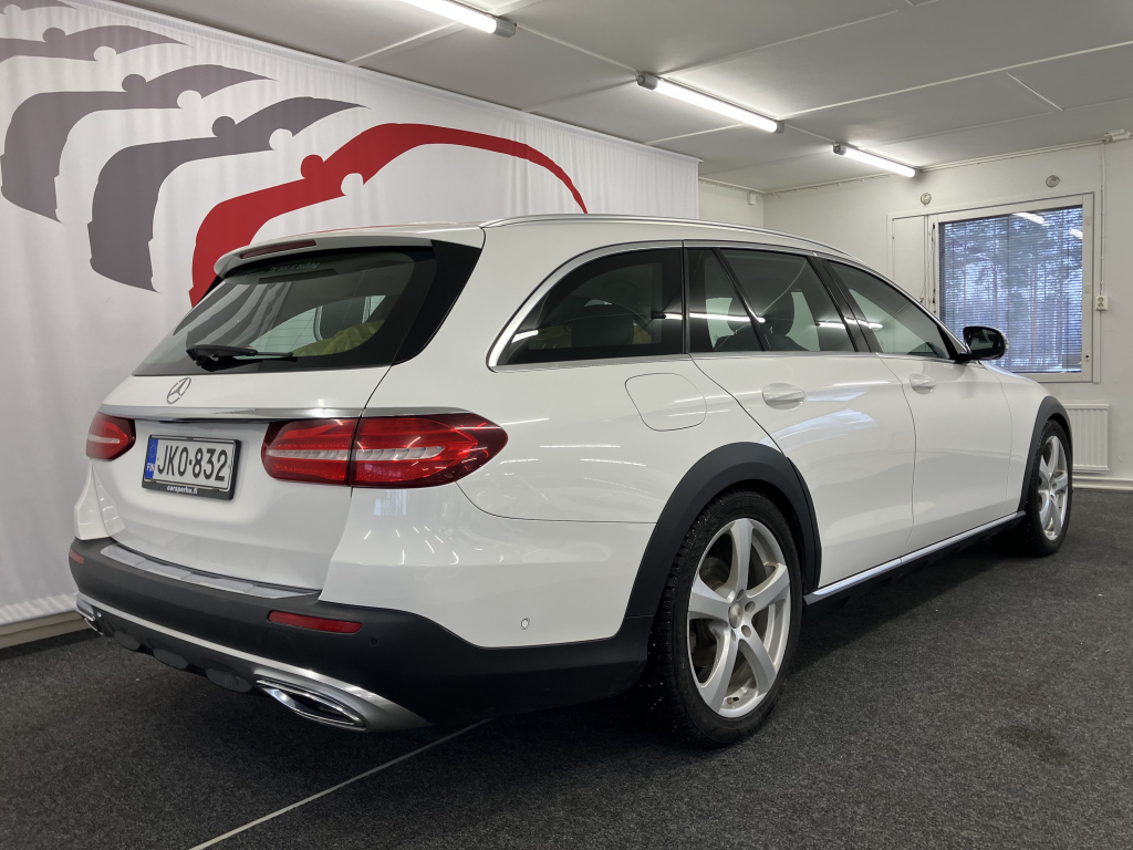 MERCEDES-BENZ E 2017