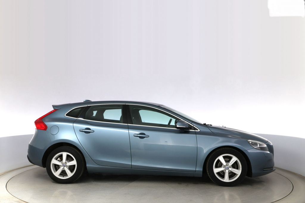 VOLVO V40 2013