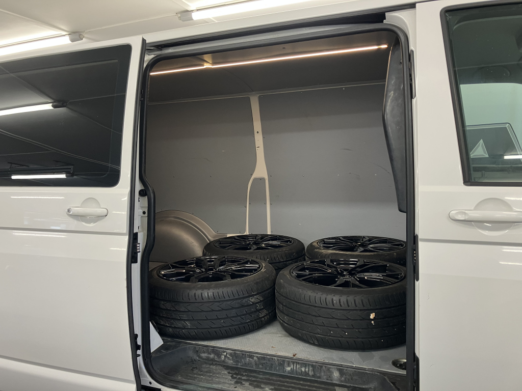 VOLKSWAGEN Transporter 2018