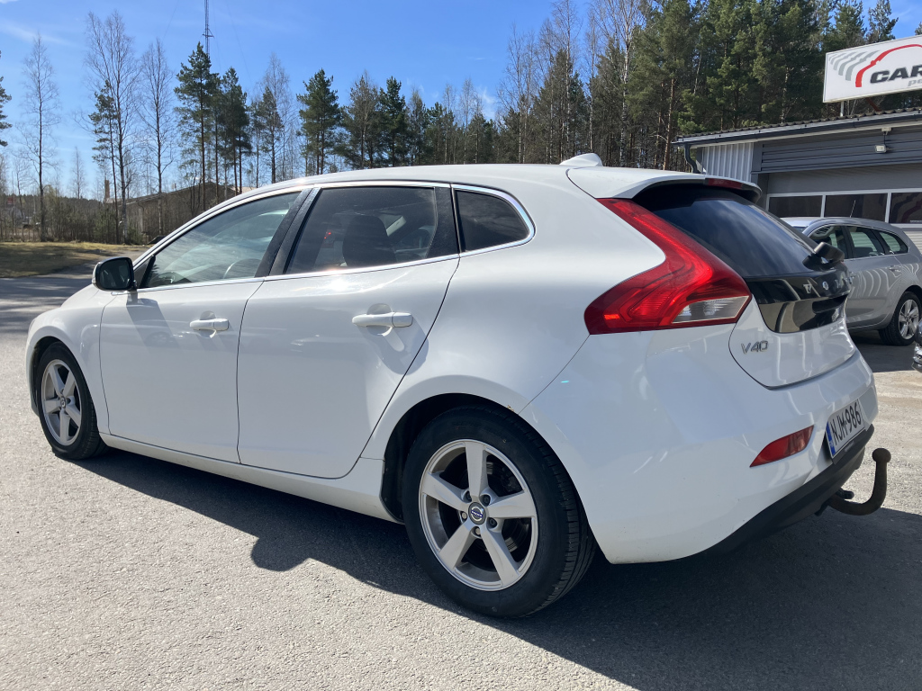 VOLVO V40 2014
