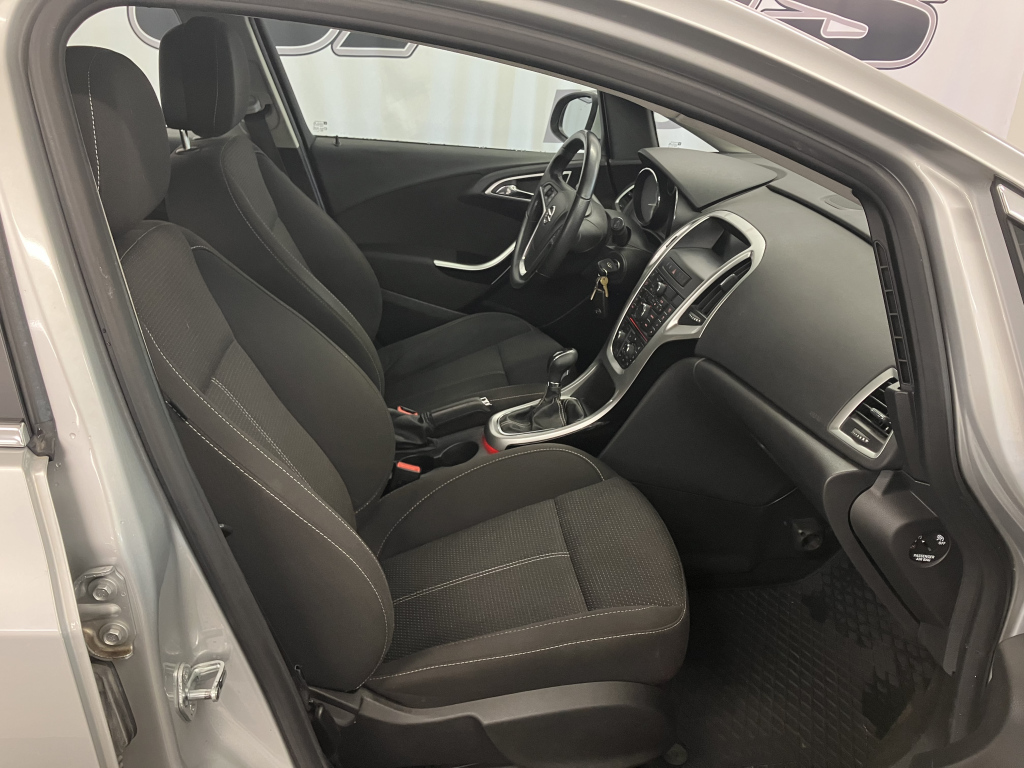 OPEL Astra 2013