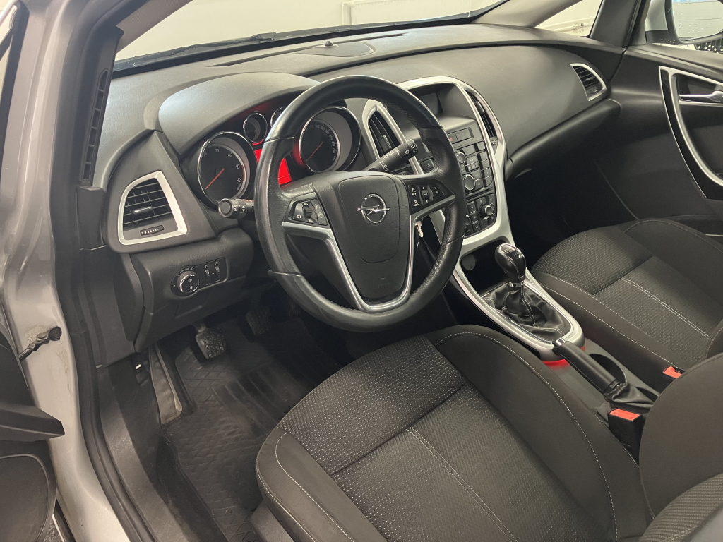 OPEL Astra 2013