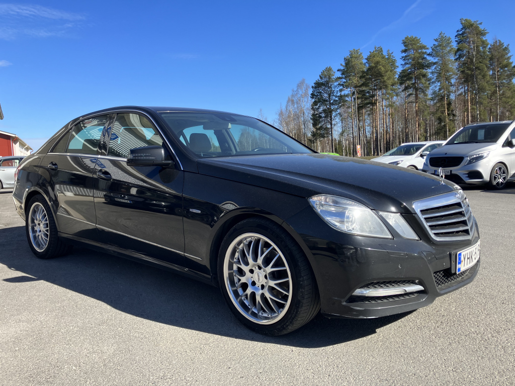 MERCEDES-BENZ E 2011