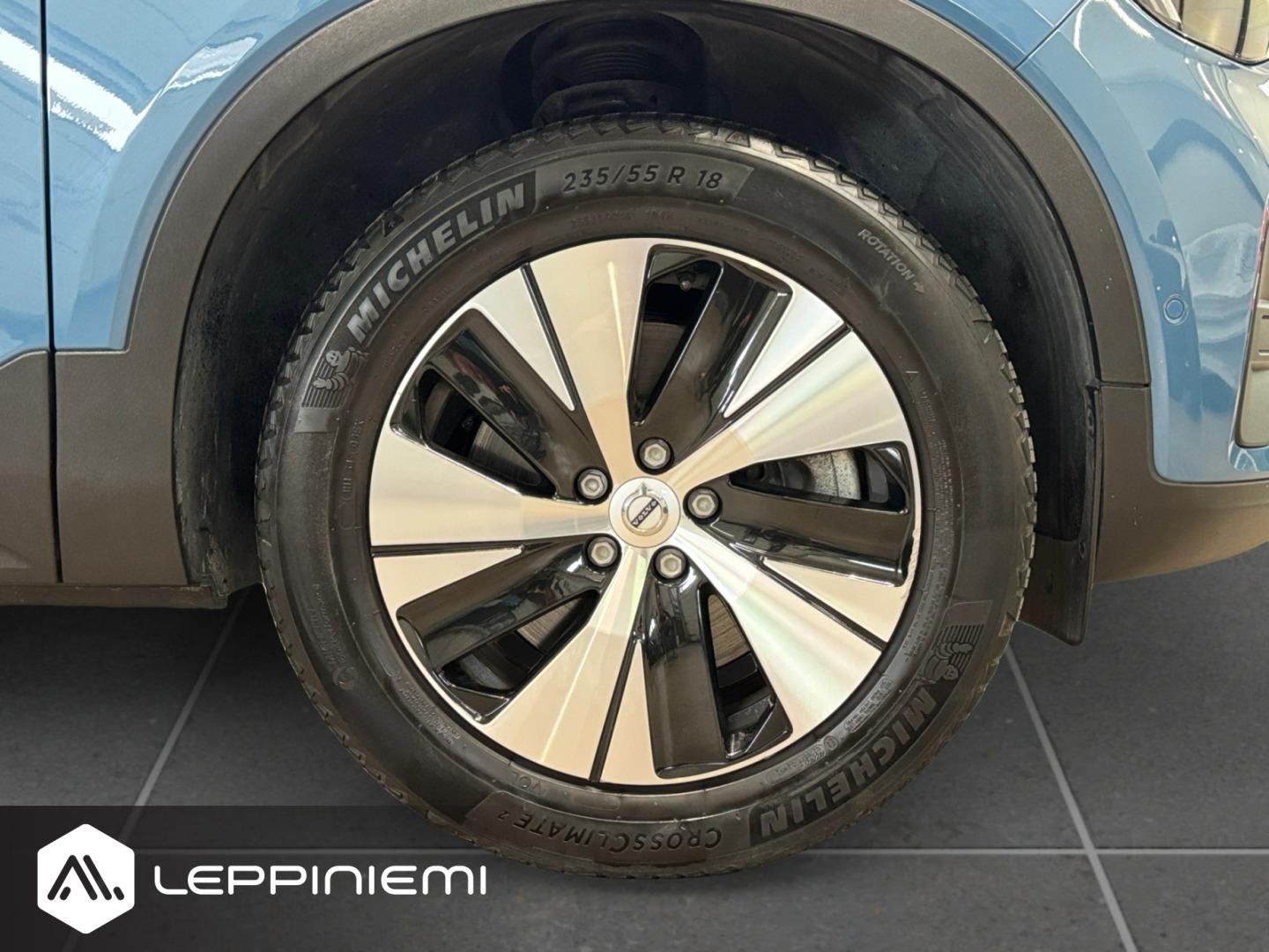 VOLVO XC40 2023
