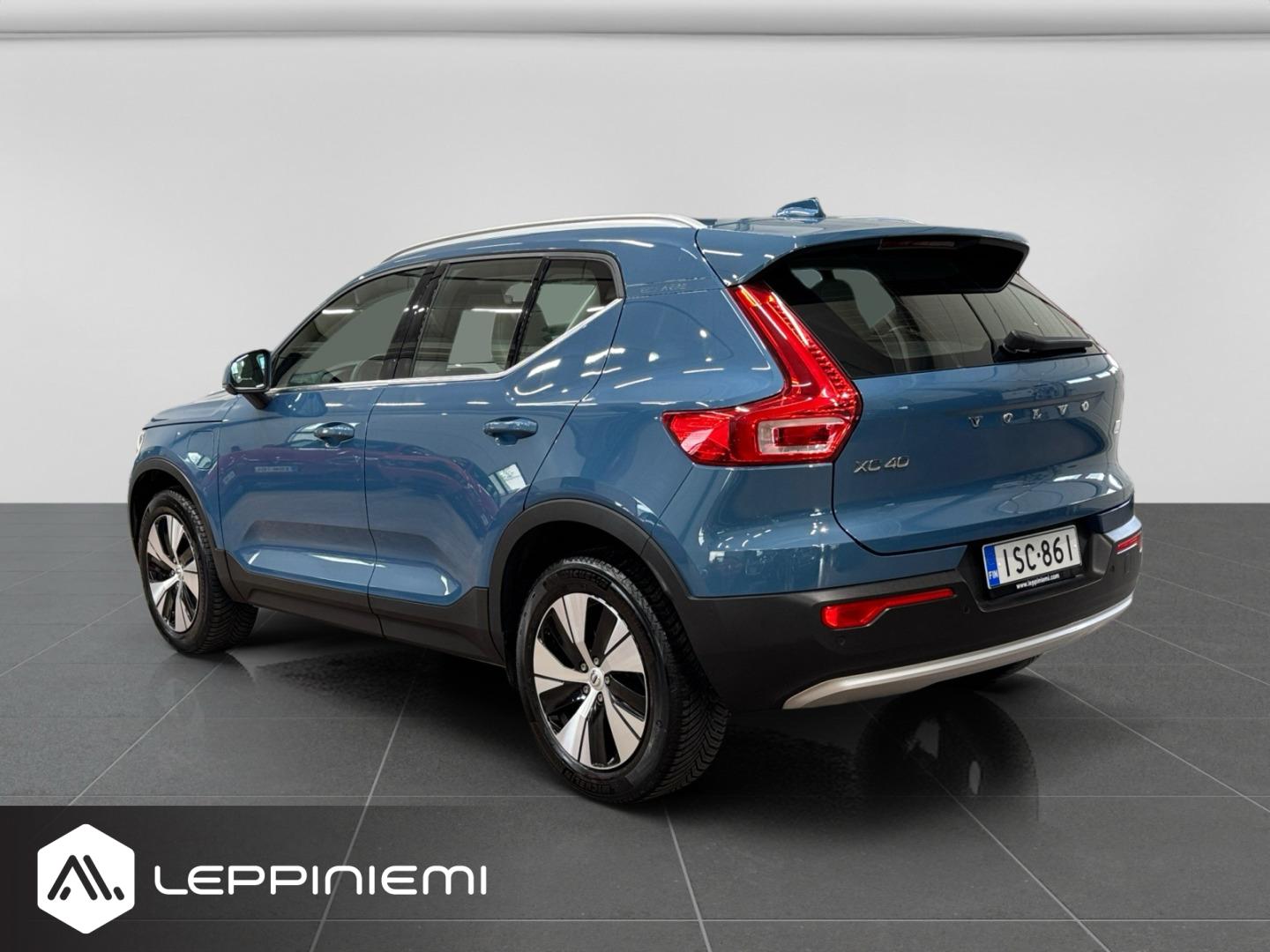 VOLVO XC40 2023